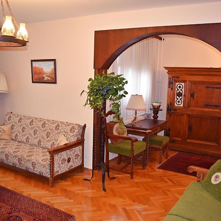 Belvarosi Classic Apartman 85 Square Meters Сомбатхей Экстерьер фото