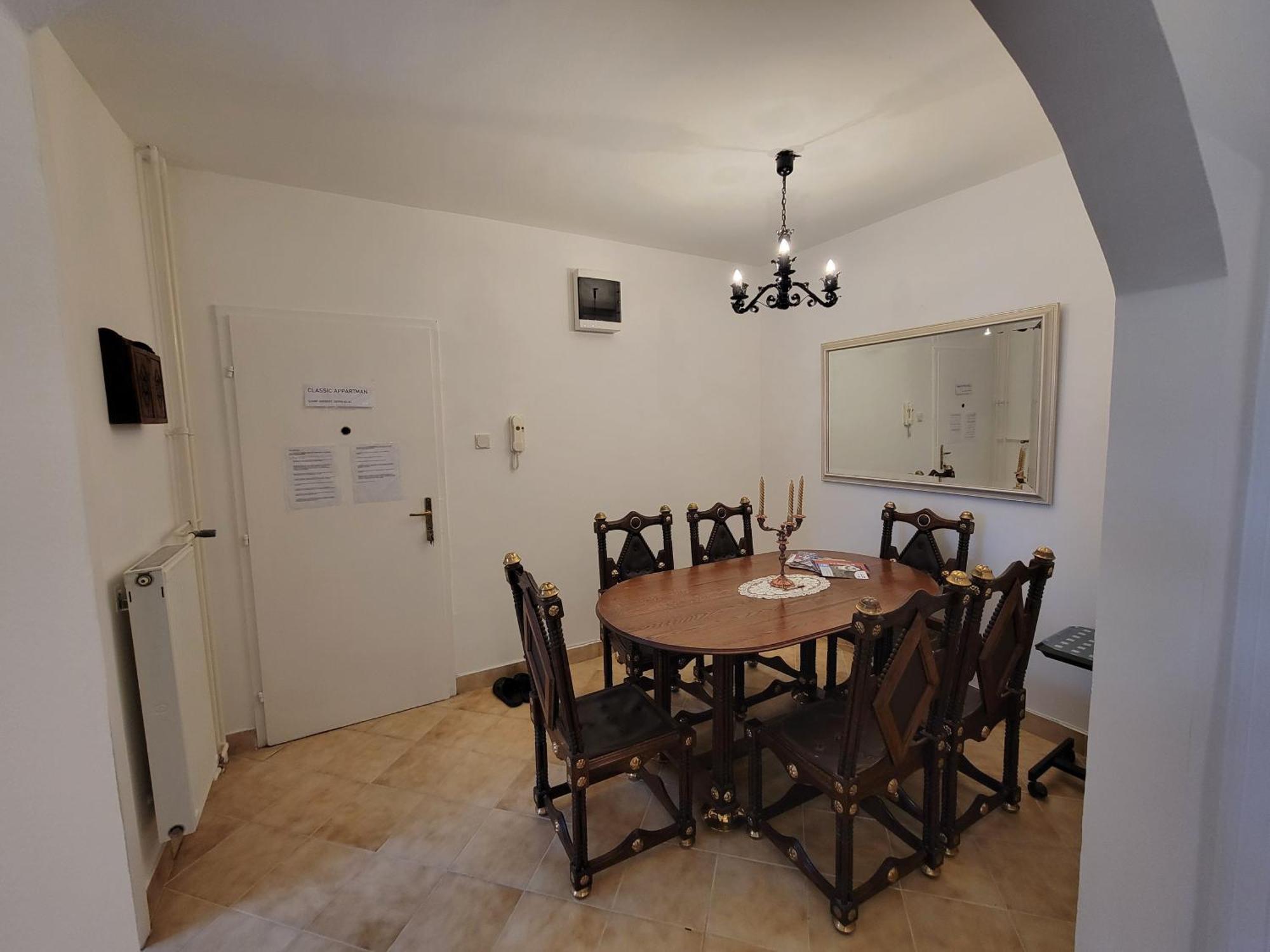 Belvarosi Classic Apartman 85 Square Meters Сомбатхей Экстерьер фото