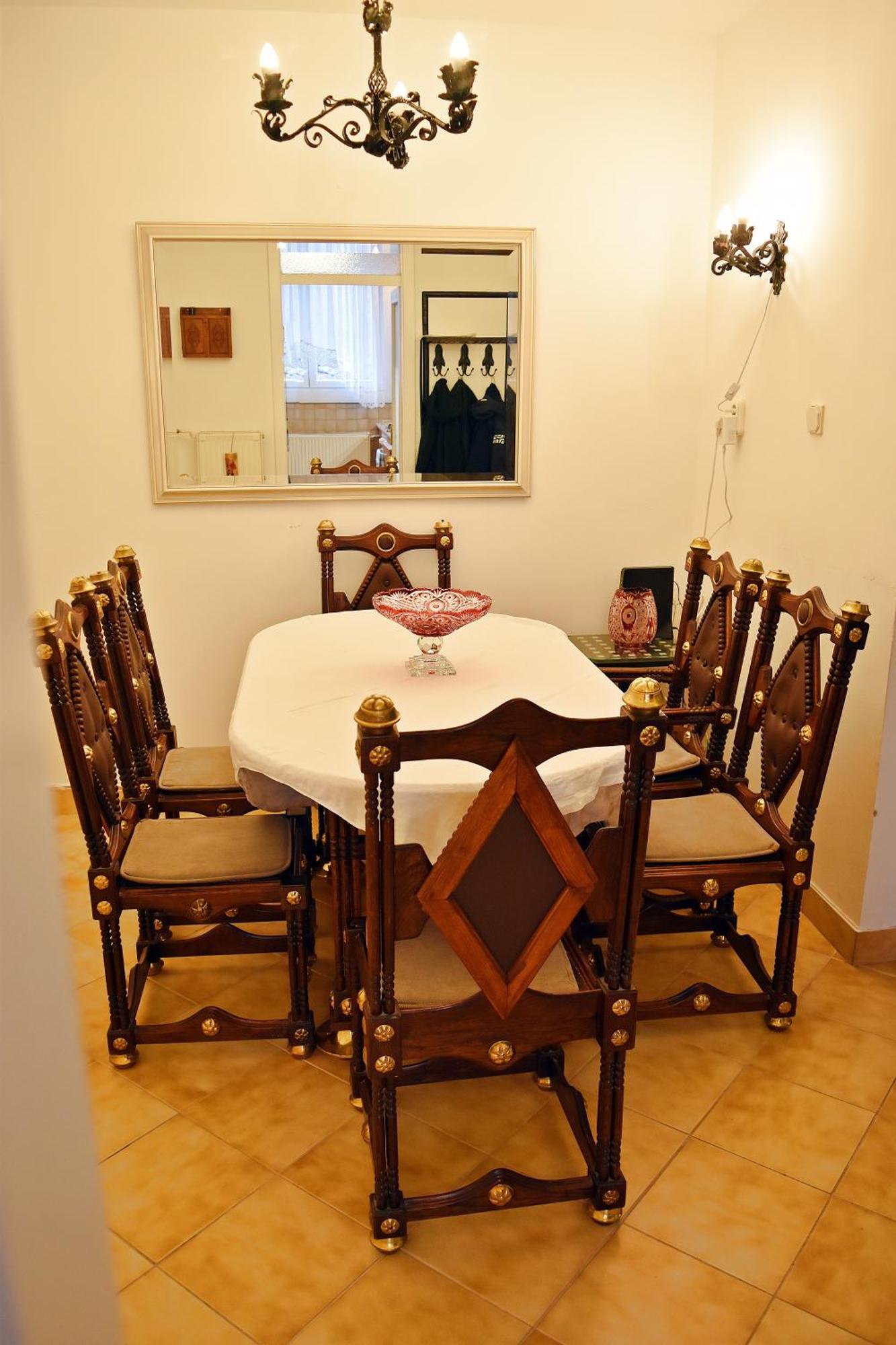Belvarosi Classic Apartman 85 Square Meters Сомбатхей Экстерьер фото